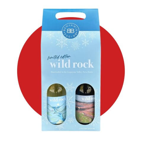 A blue gift pack of a bottle of white wine and red wine.