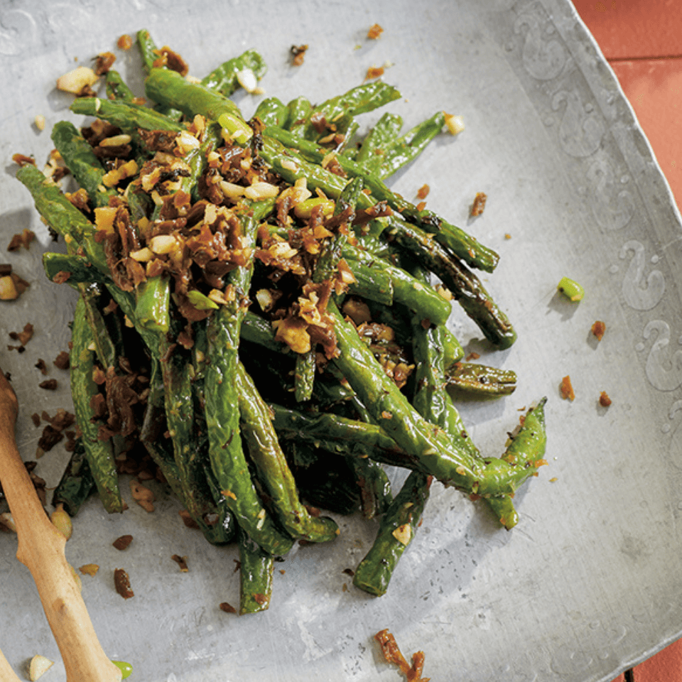 image of green beans on grey plate