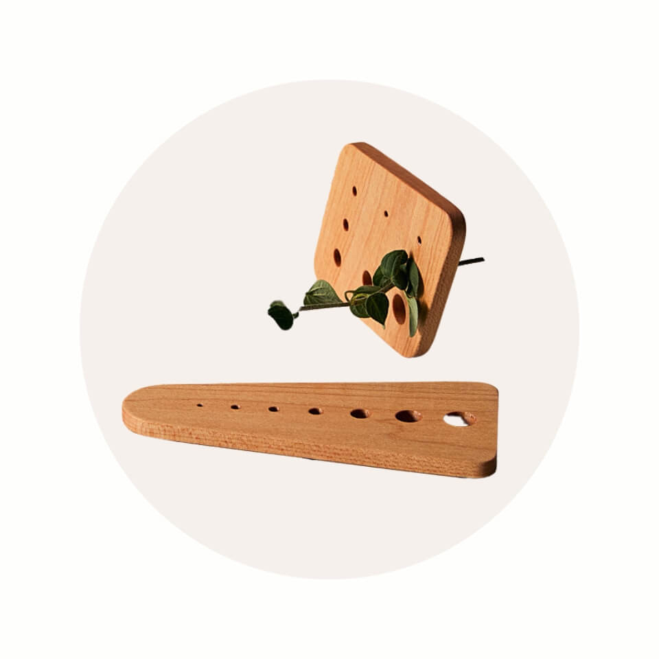 Two wooden tools in a cream-coloured circle