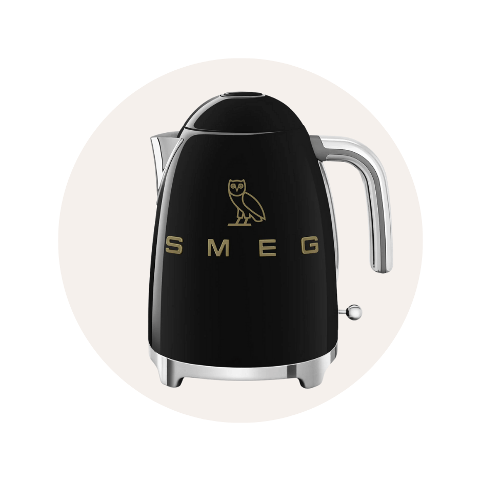 smeg black kettle with gold trim