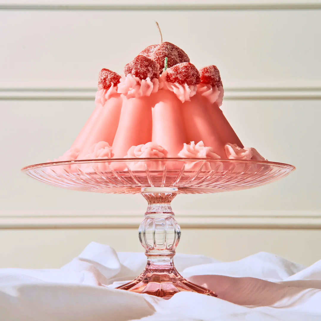 A large candle that looks like a beautiful cake